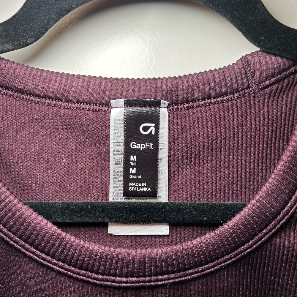 NWT Gap GapFit Seamless Rib Crop Halter Tank Top Deep Rich Purple Size M Tall - Picture 4 of 8